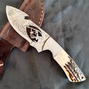 Couteau de chasse OEM Wirecut en acier Damas, couteau à dépecer, lame fixe avec manche en bois de cerf, couteau de camping et d'extérieur EDC avec étui en cuir - Product Image 1