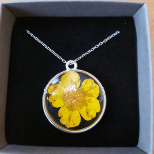 Nuevo Collar de Moda para Mujer con Colgante de Animal y Flor, Hecho a Mano, Estilo Vintage, Coleccionable - Product Image 1