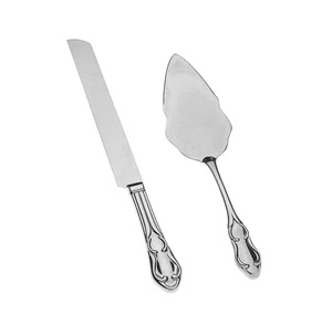 Cuchillo para pasteles de acero inoxidable de calidad alimentaria, diseñado para cortar suavemente la crema suave y los pasteles en capas - Product Image 1