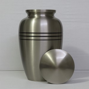 Urnas de Cremación de Latón Premium con Tres Bandas para Cenizas Humanas, Urna de Latón con Bandas de la Libertad, Urnas de Cenizas de Latón Hechas a Mano - Product Image 3