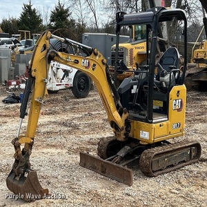 Mini-excavatrice puissante CAT 301.7 CR conçue pour une performance de creusement fluide, une taille compacte, une haute efficacité et une robustesse. - Product Image 1