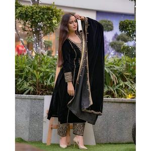 DESIGNER VELVET SEQUENCE BRODERIE HAUT BAS AVEC DUPATTA NOIR - Product Image 1