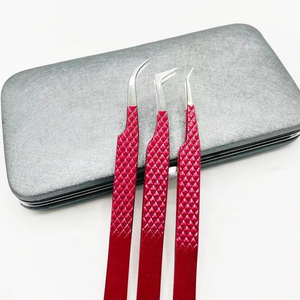 Pince à cils en acier inoxydable à pointe en fibre de couleur rouge pour volume, vente en gros, par GUJJAR SURGICAL INTERNATIONAL - Product Image 3