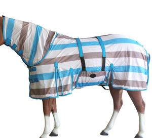 Couverture de cheval d'extérieur en tissu Oxford rayé bleu, marron, blanc, avec rabat de queue moyen et 2 sangles de fixation, toutes saisons - Product Image 6