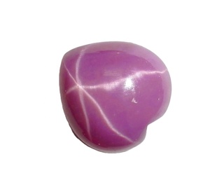 Rubis étoilé taille cœur 12x12 mm 8,5 carats, cabochon opaque poli créé en laboratoire avec effet étoile à 6 branches pour la fabrication de bijoux - Product Image 2