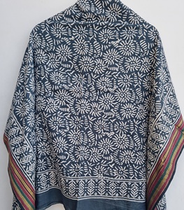 Paréo en coton imprimé à la main avec bordure Zari, motif floral, léger, style bohème, pour la plage, écharpe d'été indienne - Product Image 4
