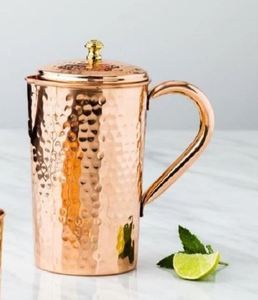 Ensemble de carafes en cuivre pour une culture de table élégante en resort, service d'eau en métal avec verres, durable et réutilisable pour la cuisine. - Product Image 6