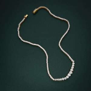 Collier de luxe en or jaune avec diamants de laboratoire gradués certifiés IGI – Bijoux raffinés pour mariée, fiançailles et soirées élégantes - Product Image 3