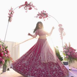 Lehenga Choli de Seda Premium con Lentejuelas Dori y Bordado de Hilo, Conjunto de Lehenga de Diseñador para Bodas - Product Image 6