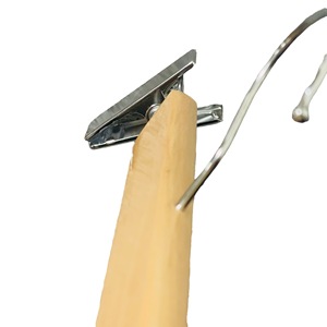 Inspring Cintres en bois personnalisés pour enfants Cintres en bois fabriqués par le Vietnam pour la boutique avec logo personnalisé - Product Image 4