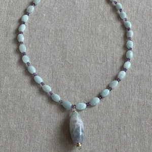 Collar de Plata de Ley Natural con Cuentas y Colgante de Fluorita, Cierre de Palanca Plateado, Joyería Minimalista Hecha a Mano para Mujer, Ideal para Fiestas - Product Image 1