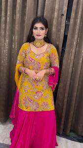 Dernière collection de vêtements ethniques indiens de créateur, personnalisables, pour fêtes, comprenant un haut en soie, un lehenga et un dupatta avec broderies, entièrement cousus, style moderne. - Product Image 3