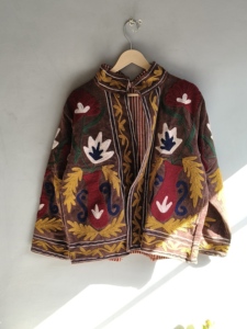 Chaqueta de Algodón con Bordado Floral Color Mostaza para Mujer, Estilo Bohemio Prairie Chic, Cuello Camisero, REGALO PARA ELLA - Product Image 1