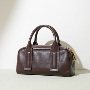 Bolso de bowling clásico de cuero genuino marrón con cierre de cremallera, dos asas, bolso de mano para mujer, bolso de uso diario de cuero. - Product Image 1