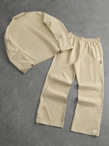 Chándal de poliéster personalizado para hombre con cremallera completa, chaqueta con puños elásticos y capucha, fabricante mayorista, impermeable, tipo cortavientos. - Product Image 3