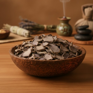 Tranches et flocons de gingembre noir séché de qualité supérieure (Kali Haldi) 100% pur naturel séché au soleil sans produits chimiques en vrac 100 kg Fournisseur en gros - Product Image 1