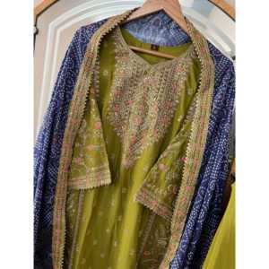 Kavya Fab Designer Ensemble haut-bas vert pour femme avec belle Dupatta Taille L - Product Image 4