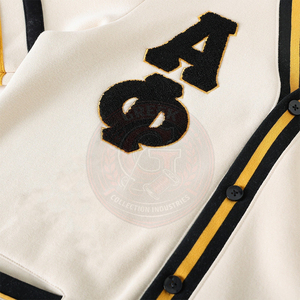 Cardigan tricoté à col en V pour homme, motif Alpha Phi A, broderie lettres grecques AΦA, rayures contrastées, pull de style classique - Product Image 5
