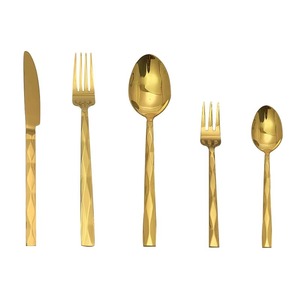 Des couverts dorés de qualité supérieure, au design intemporel, qui garantissent que ces ustensiles ne se démoderont jamais, même si les tendances changent. - Product Image 3
