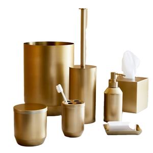 Acabado dorado Precio asequible Juego de tocador en chapa Juego de baño de lujo Accesorios de baño dorados modernos al por mayor - Product Image 1