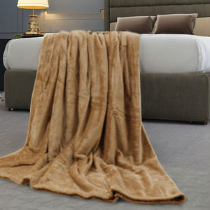 Manta de lana de seda 100% ultra cálida a granel al por mayor manta suave y acogedora con estampado de invierno - Product Image 3