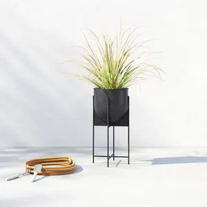 Macetero de suelo moderno de hierro galvanizado, artesanal, decorativo, estilo real, para uso doméstico, de lujo, a bajo precio, al por mayor - Product Image 4