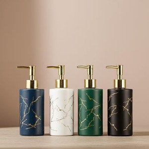 Dispensador de Jabón Estilo Mármol Blanco con Detalles Dorados para Decoración de Baños de Lujo, Ocasiones Festivas y Decoración de Baños para Huéspedes - Product Image 4