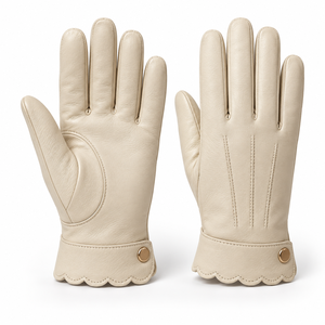 Guantes de imitación de cuero color marfil con puño festoneado y botón, para invierno, venta al por mayor, proveedor de accesorios de moda personalizados, colección minorista - Product Image 1