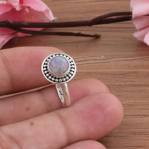 แหวนหมั้นผู้หญิงพลอยมูนสโตนสีรุ้งธรรมชาติ เงินแท้ 925 ประกายสีน้ำเงิน พลอยแท้ เครื่องประดับสำหรับงานปาร์ตี้ ขายส่ง - Product Image 5