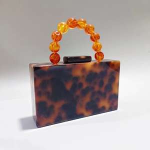 Bolso de mano de acrílico de moda para mujer, cartera de lujo para noche, bolso cruzado para fiesta de boda con asa de cuentas y cadena - Product Image 1