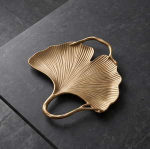 Bandeja de Servir Moderna de Metal con Hoja de Ginkgo Dorada, Plato Decorativo para Frutas con Detalle de Rama, Organizador de Mesa para el Hogar - Product Image 1