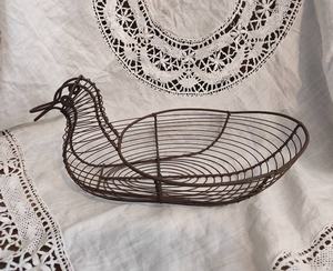 Vintage French wire basket for <b>eggs</b>, bird shaped - Product Image 3