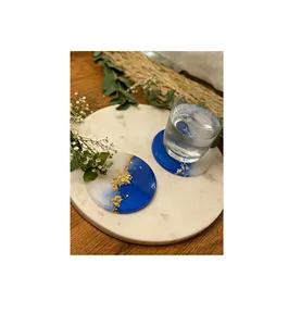 Elegante juego de posavasos de resina hechos a mano para decoración del hogar, elaborados con materiales duraderos, ideales para regalar y como decoración de mesa con estilo. - Product Image 1