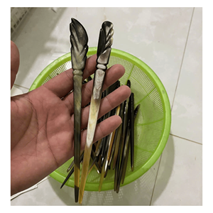 Bâtonnet à cheveux en corne de buffle polie, matériau en corne pour accessoire capillaire féminin et coiffure traditionnelle, origine Vietnam. - Product Image 1