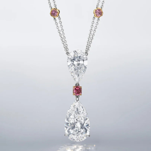 Collier pendentif de luxe pour femme en argent 925 plaqué rhodium avec diamant taille poire, chaîne goutte d'eau et accents de rubis - Product Image 2