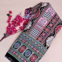 Tissu Crêpe Classique Noir Jais Lourd Brodé Légèrement Ethnique 54 Pouces Motif Floral Arche Daman pour Salwar