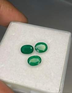 พลอยมรกตธรรมชาติจากแซมเบีย 3 เม็ด รูปทรงวงรี สีเขียว - Product Image 5