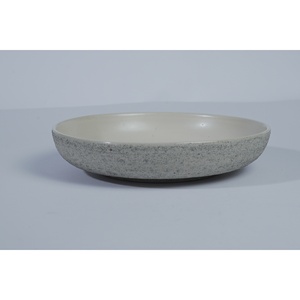 Vaisselle minimaliste personnalisée, assiette en céramique ABS non toxique, vaisselle résistante au lave-vaisselle et au micro-ondes, écologique par Agung Keramik - Product Image 3