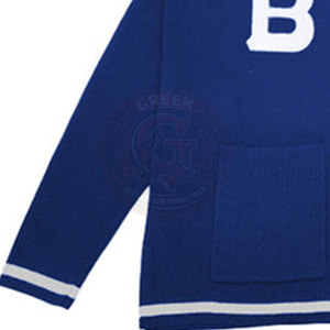 Suéter Cárdigan Phi Beta para Hombre, Color Azul Rey, Tejido, Manga Larga, Cierre de Botones, Diseño con Logotipo de Letras Griegas PBS - Product Image 3