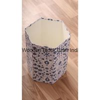 Poubelle décorative ouverte faite à la main en carton PP imprimé au bloc, avec enveloppe en tissu 100 % coton.