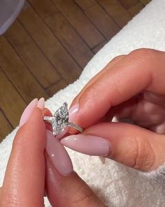 Bague de fiançailles solitaire en or massif 14 carats avec diamant de laboratoire taille marquise et ronde de 2 carats, sertie à griffes, bijou raffiné pour anniversaire - Product Image 6