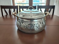 Exportateur indien de poêles à frire en métal au design classique pour la cuisine domestique et les tâches culinaires, de qualité et à prix d'exportation.