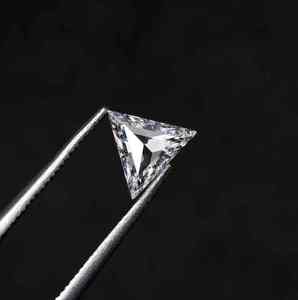 High Quality IGI Certified Loose Lab Grown Diamond F VVS Laser <b>Drilled</b> Trillion Triangle Cut Excellent Clarity <b>Jewelry</b> Making - Product Image 1