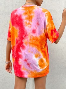Camiseta Holgada de Manga Corta con Estampado Tie-Dye Elegante para Mujer, Marca Personalizada - Product Image 4