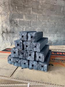 Briquetas de Carbón Vegetal de Madera Dura Hechas a Máquina, 3% de Ceniza, 8000J de Calorías, 4-5 Horas de Duración de Combustión, Exportación a Emiratos Árabes Unidos/Qatar/Arabia Saudita - Product Image 1