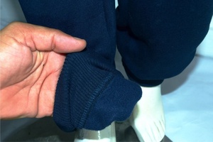 Ensemble de survêtement unisexe en polaire bleu marine personnalisé en usine, coupe régulière, haut zippé intégral et pantalon de jogging, tenue décontractée et tendance - Product Image 4