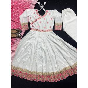 Hermoso vestido y pantalón Anarkali con Dupatta para fiestas y clubes Ropa de fiesta - Product Image 3