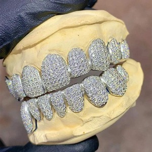 Grillz de Dientes con Diamantes de Moissanita de Excelente Calidad, Joyería Hip Hop con Brillo Brillante, Disponible para la Venta - Product Image 4
