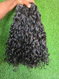 Extensions de cheveux indiens Remy alignés sur les cuticules, bouclés et rebondissants, cheveux bruts non traités, double trame machine - Product Image 3