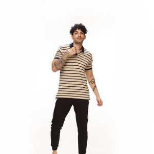 Polo de Punto a Rayas para Hombre, Manga Corta, Corte Regular Informal, Diseño Estampado en Negro y Beige, Cierre de Botones - Product Image 3